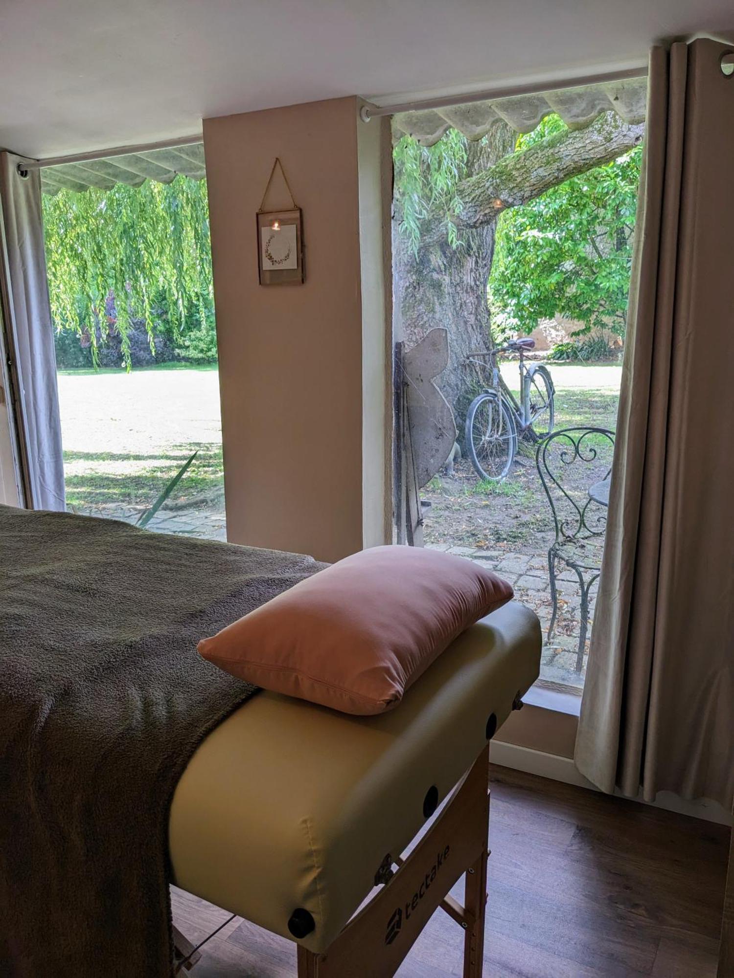 Le Domaine Des Pres Du Hom Bed & Breakfast Bezu-Saint-Eloi Ngoại thất bức ảnh