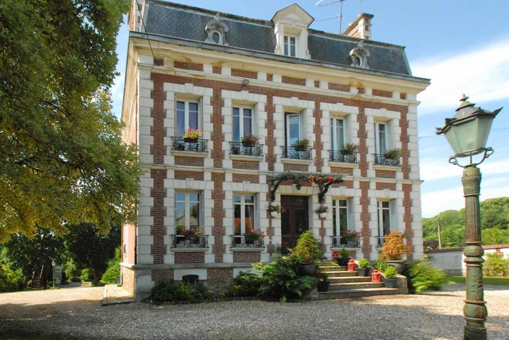 Le Domaine Des Pres Du Hom Bed & Breakfast Bezu-Saint-Eloi Ngoại thất bức ảnh